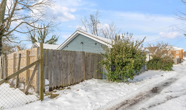 view of yard layered in snow