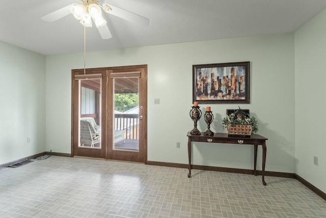 entryway with ceiling fan