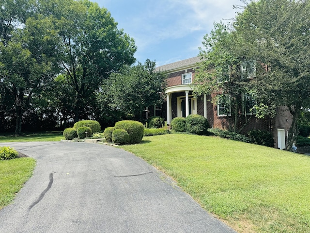 view of front of house with a front lawn and a garage