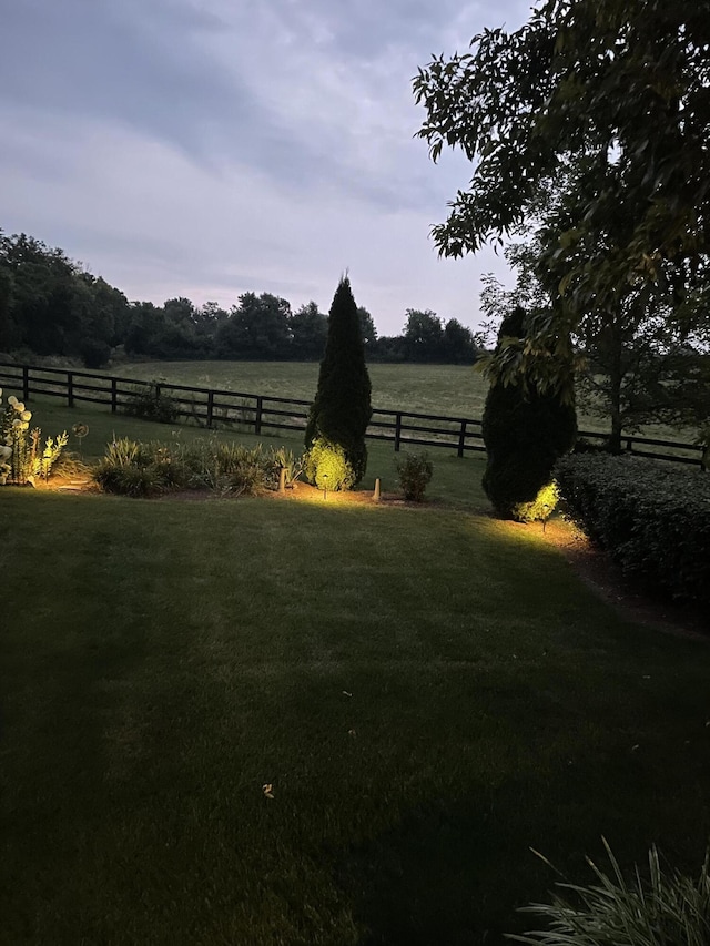 view of yard featuring a rural view