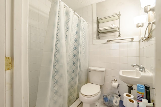 bathroom featuring tile walls, toilet, and a shower with shower curtain