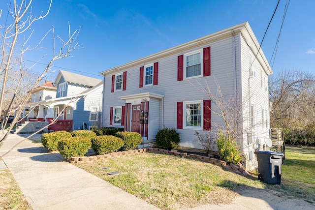 view of front facade with a front yard