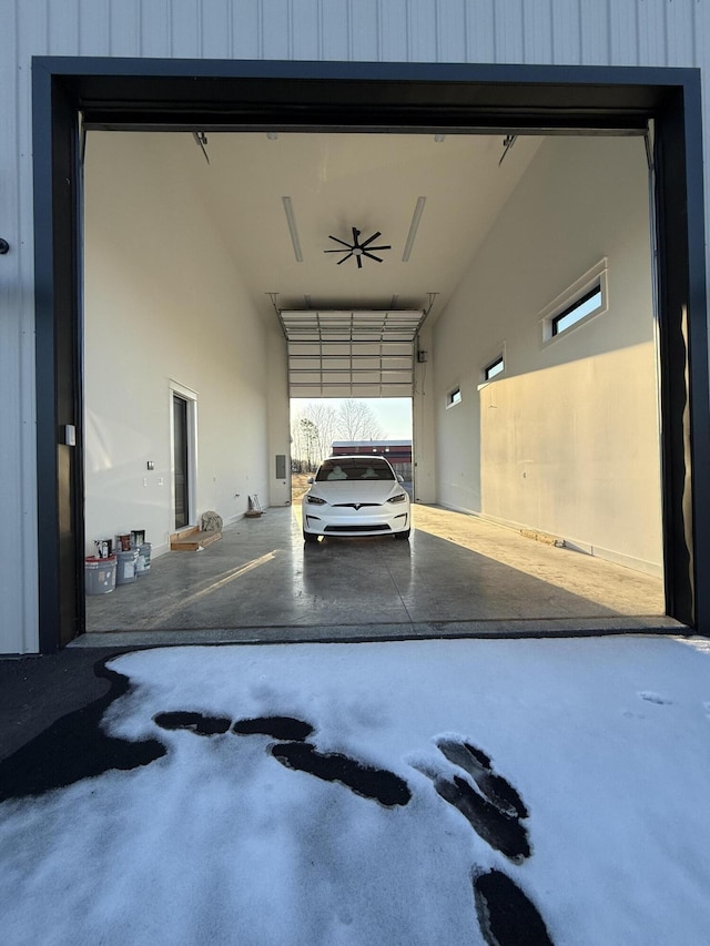 garage with ceiling fan