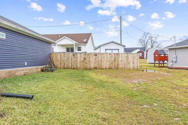 view of yard featuring a storage unit