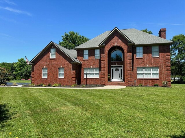 view of front of home with a front lawn