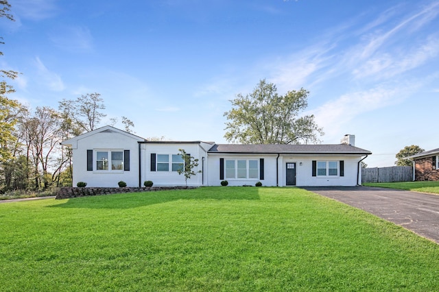 single story home with a front yard