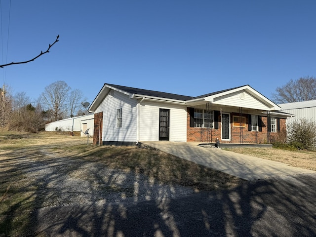 ranch-style house with covered porch