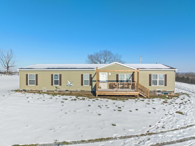 manufactured / mobile home featuring a wooden deck