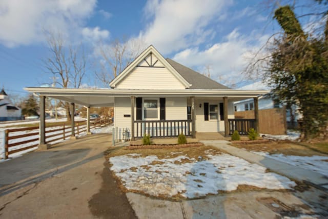 view of front of house with covered porch