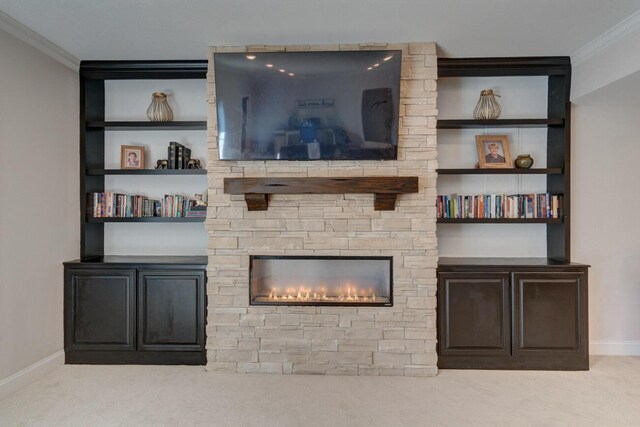 dining area featuring an inviting chandelier, crown molding, and light wood finished floors