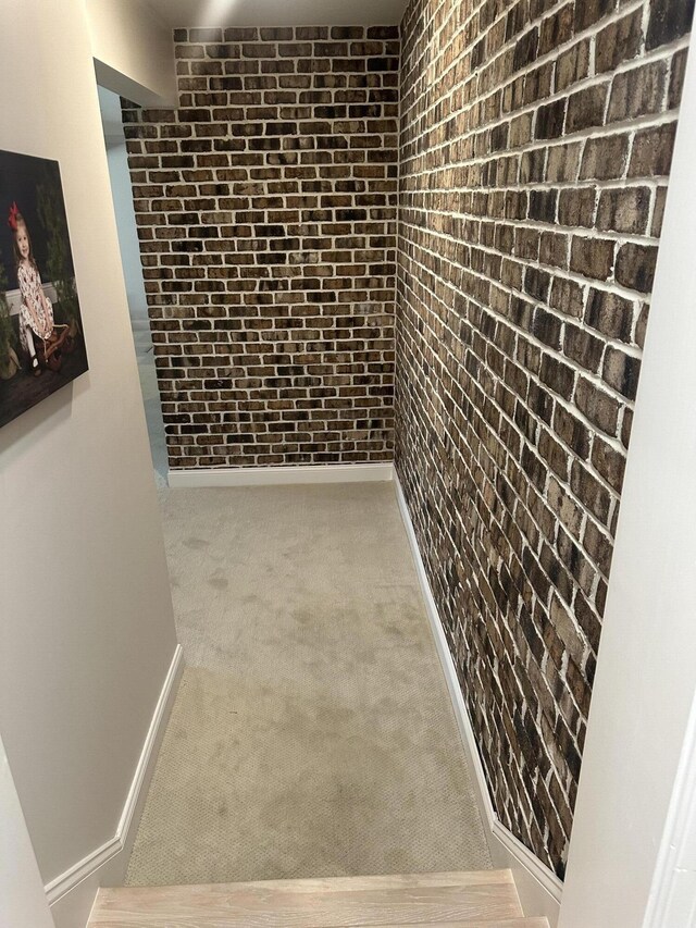 bathroom with combined bath / shower with glass door and toilet