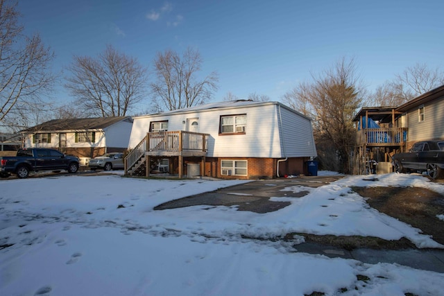 view of front of home featuring a wooden deck