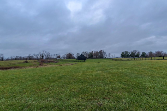 view of yard featuring a rural view