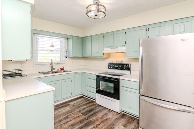 kitchen featuring sink, hanging light fixtures, dark hardwood / wood-style floors, stainless steel fridge, and electric stove