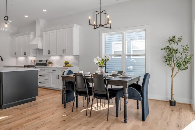 dining room featuring a chandelier, light hardwood / wood-style flooring, and sink