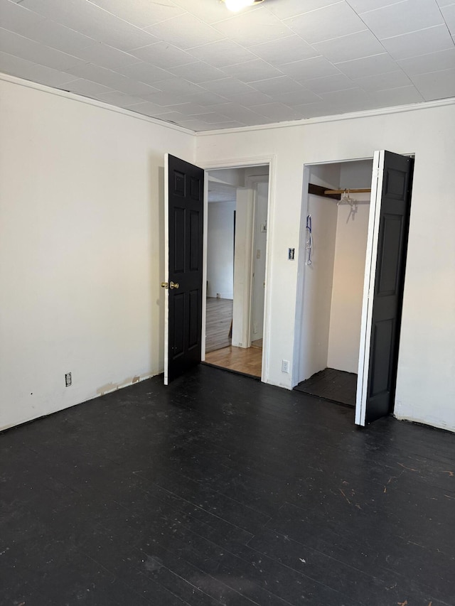 unfurnished bedroom featuring crown molding