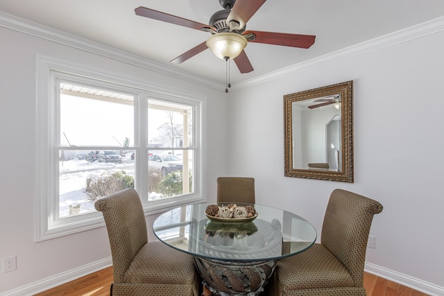 dining area featuring ceiling fan, crown molding, and light hardwood / wood-style floors