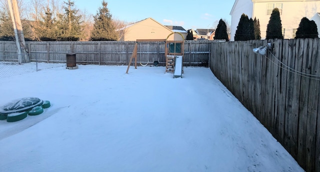 view of yard layered in snow