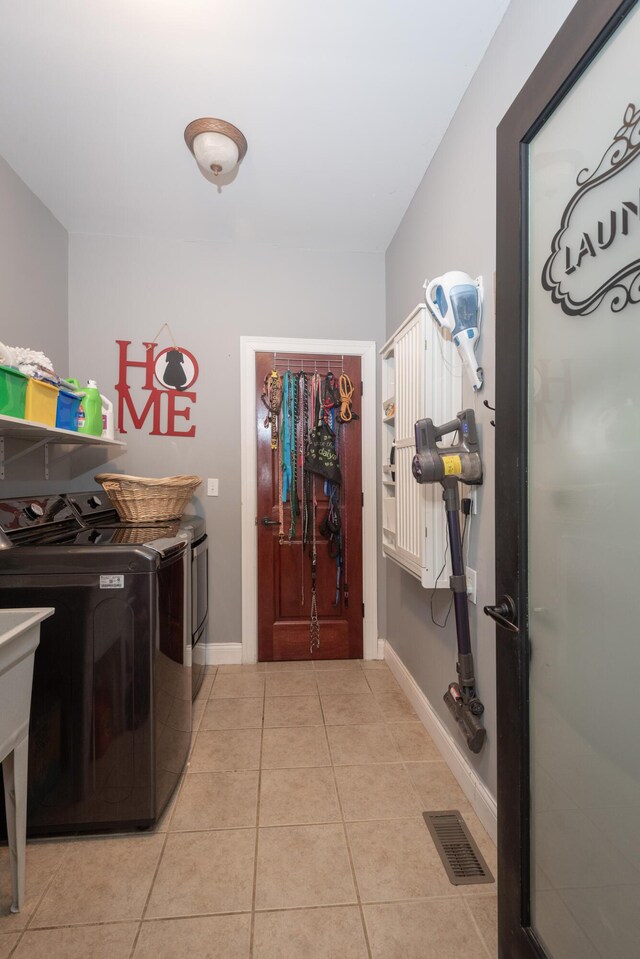 bathroom featuring a washtub and crown molding