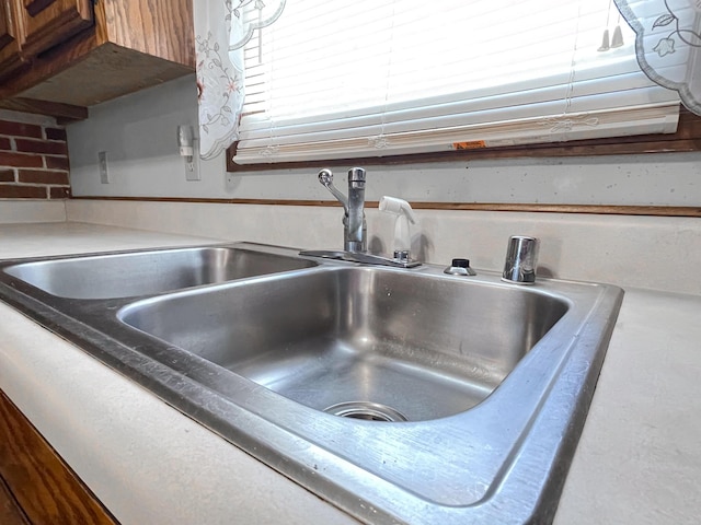 room details with sink and a hot tub