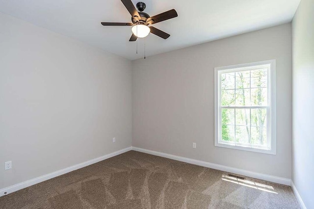 carpeted empty room featuring ceiling fan