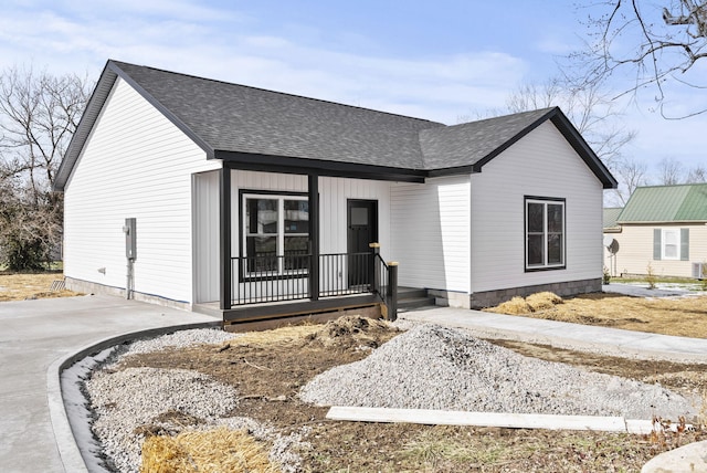 view of front of property featuring a porch