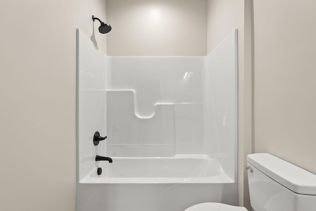 bathroom featuring toilet and washtub / shower combination