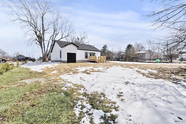 view of yard layered in snow