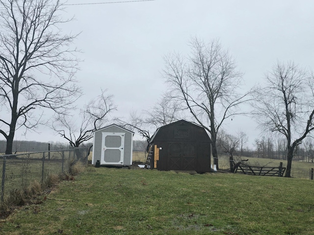 view of yard featuring a storage shed and a rural view