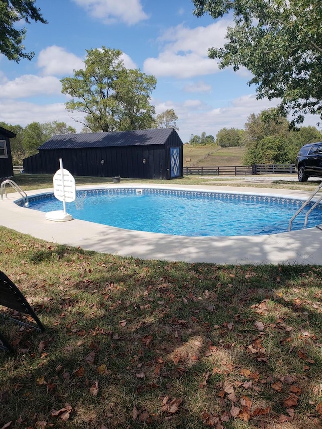 view of swimming pool with an outbuilding