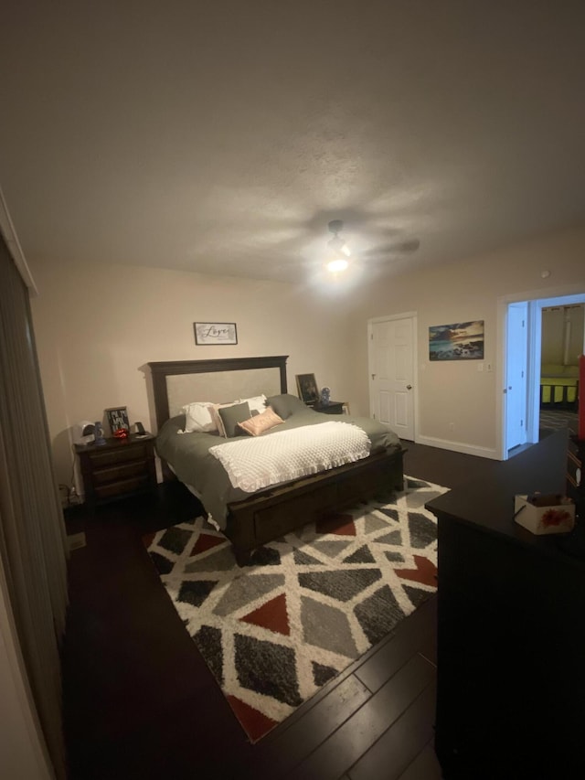 bedroom with ceiling fan