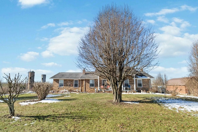 view of front of house featuring a front yard