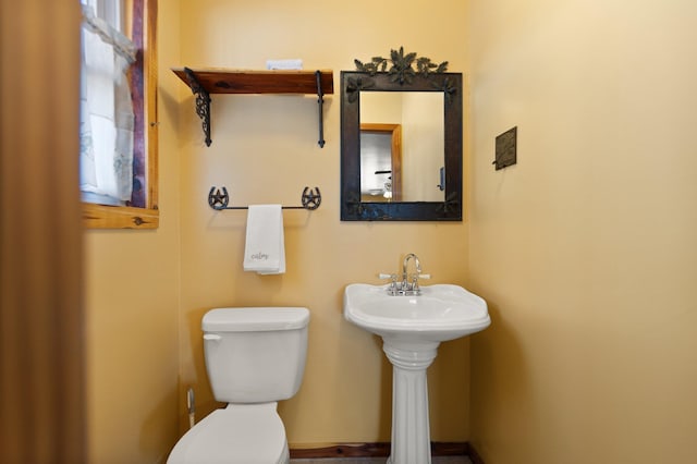 bathroom featuring sink and toilet