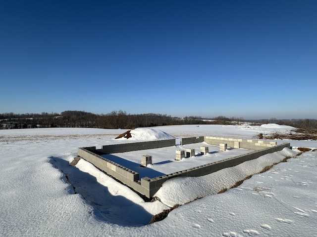 view of yard layered in snow