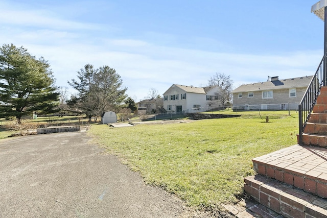 view of yard featuring a storage shed