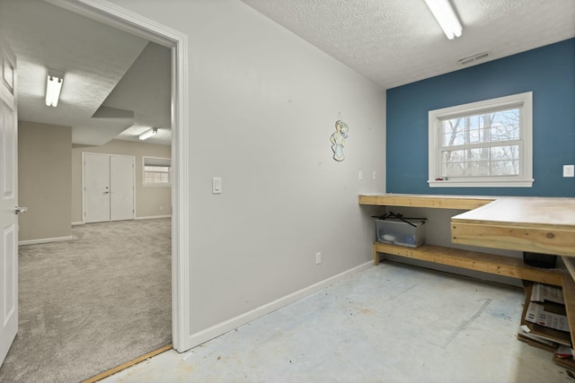 bathroom featuring plenty of natural light and a textured ceiling