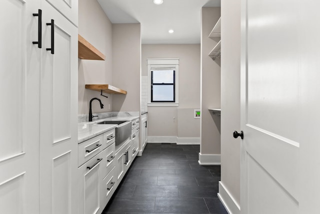 walk in closet with sink