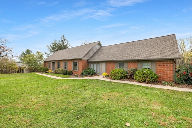 single story home featuring a front lawn