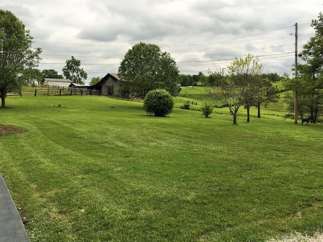 view of yard featuring a rural view