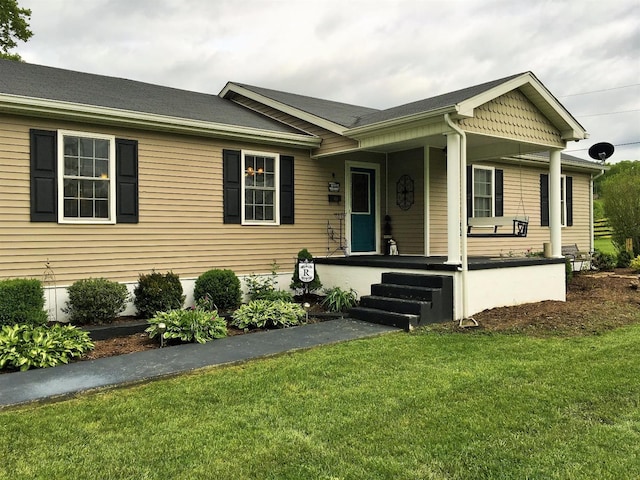 view of front facade with a front lawn and covered porch