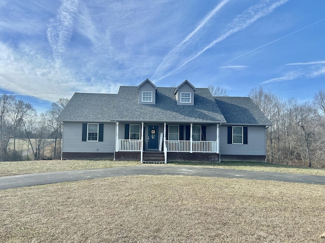 view of front of house featuring covered porch and a front yard