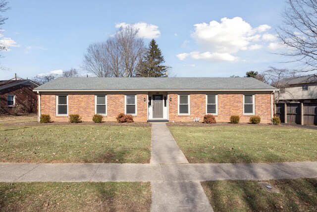 ranch-style home featuring a front lawn