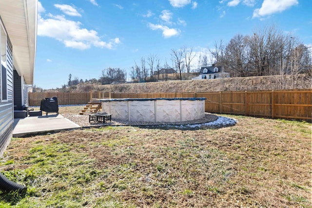 view of yard featuring a patio and a covered pool