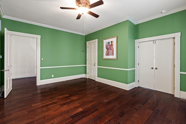 unfurnished bedroom featuring dark wood-type flooring, ornamental molding, and ceiling fan