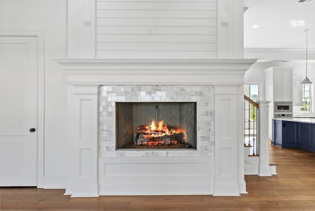 interior details with hardwood / wood-style floors