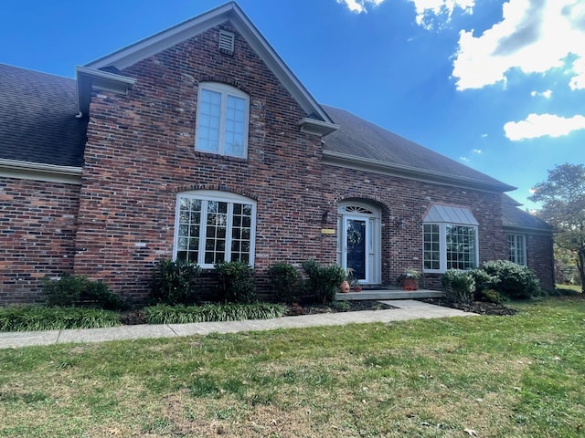 view of front of house featuring a front yard