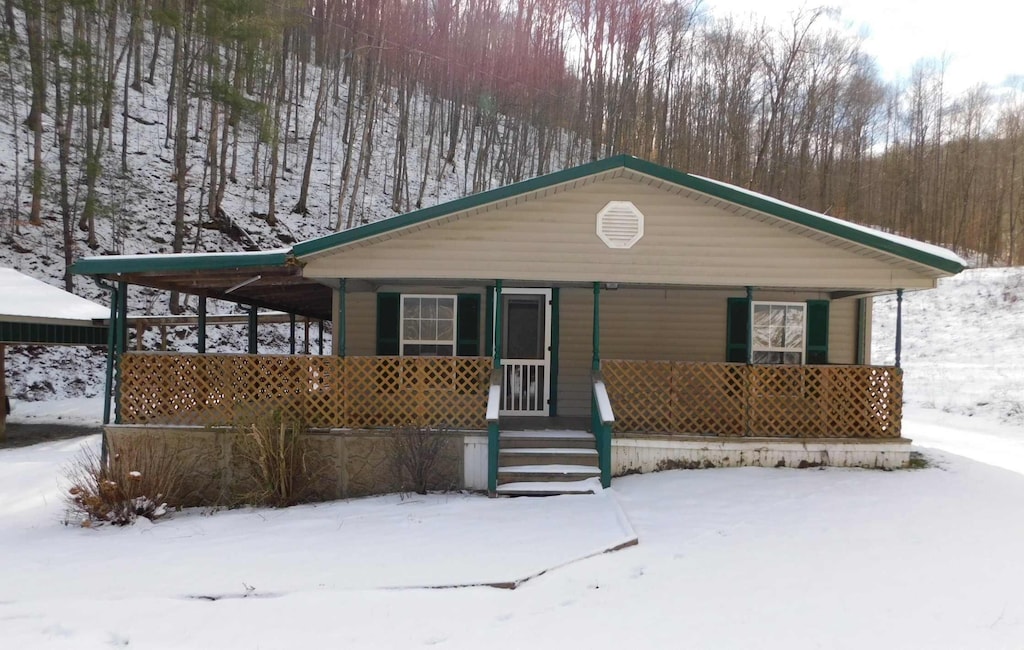 view of front of property featuring covered porch