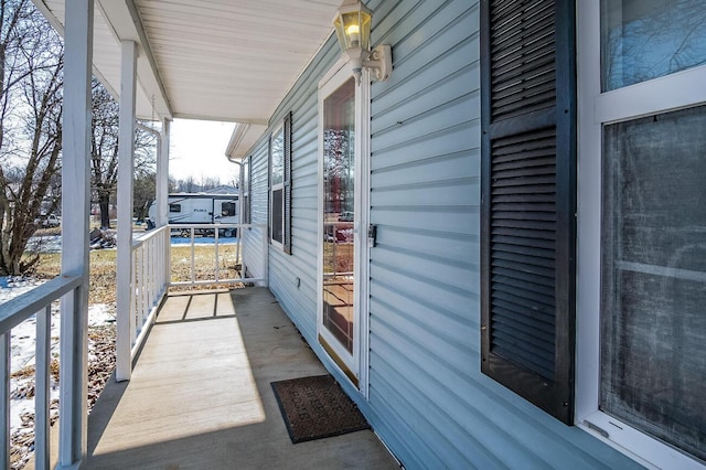 balcony featuring covered porch