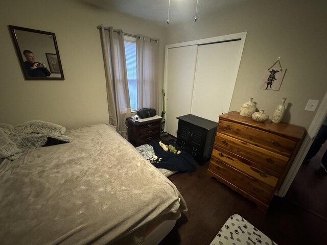 bedroom with a closet