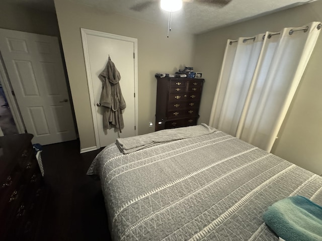 bedroom with ceiling fan and a textured ceiling